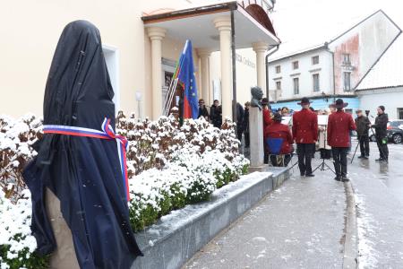 Odkritje doprsnega kipa dr Alfreda Šerka 11 Foto Ljubo Vukelič